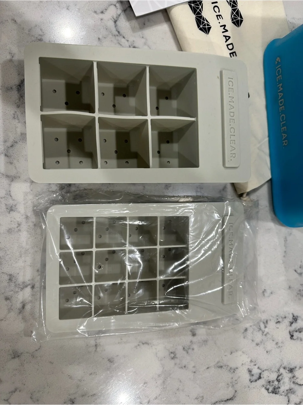 ICE.MADE.CLEAR Blue Silicone Ice Mold Tray with Cream Lid
